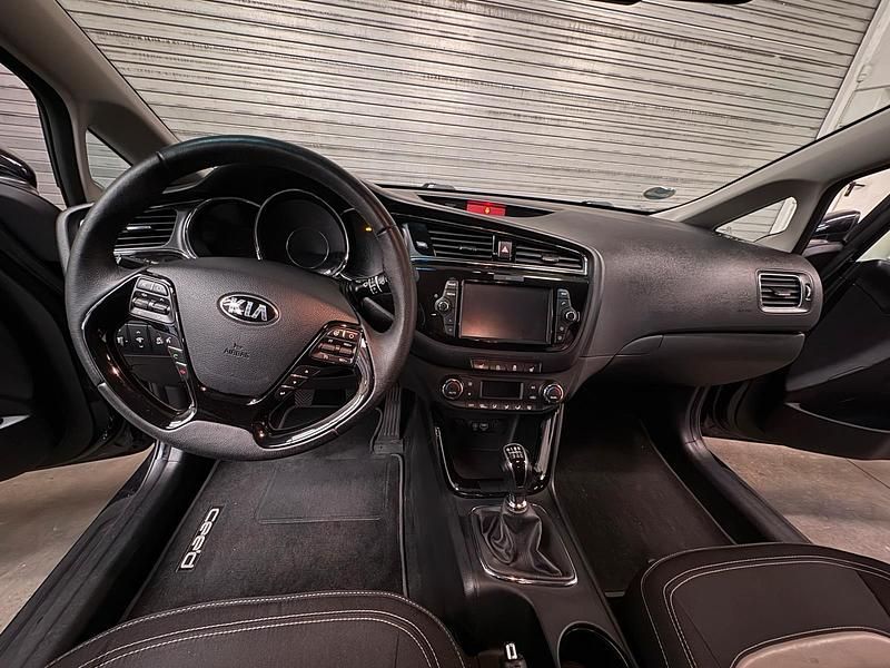 Gebraucht Kia Ceed 134 PS (98 kW) 2018 Schwarz Kleinwagen