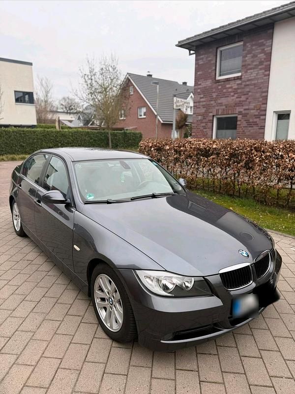 Gebraucht BMW 318 129 PS (94 kW) 2007 Grau Limousine