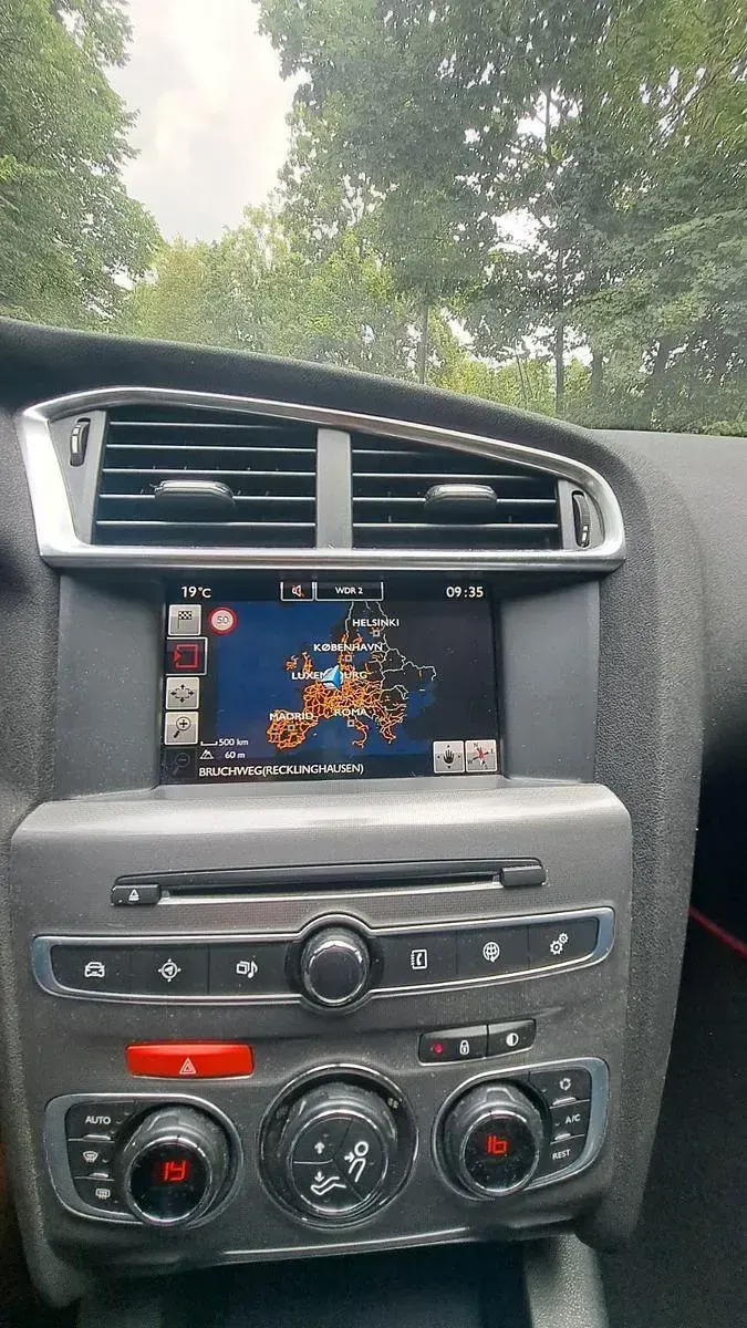 Gebraucht Citroën C4 PureTech 131 PS (96 kW) 2017 Rot Limousine