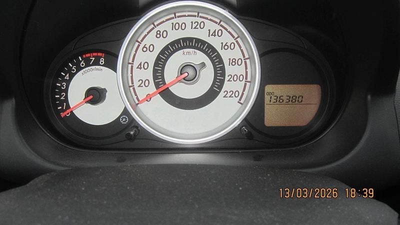 Gebraucht Mazda 2 Inclusive 86 PS (63 kW) 2008 Rot Kleinwagen