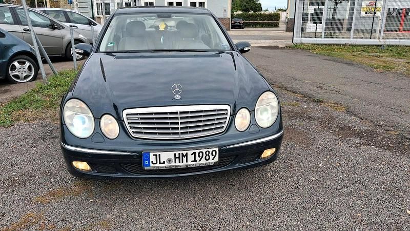 Blau Gebraucht 2007 Mercedes E280 Limousine | 1.599 € - Bild 1/4