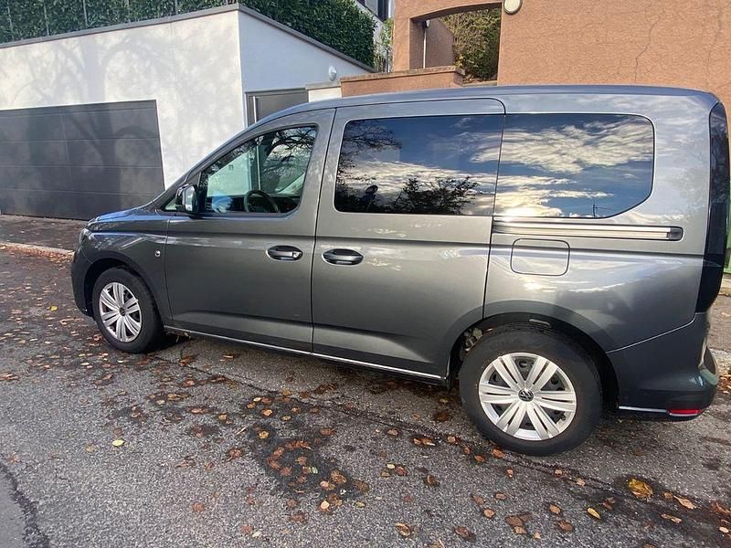 Grau Gebraucht 2022 VW Caddy Family Van / Kleinbus | 22.500 € (Fairer Preis) - Bild 1/4