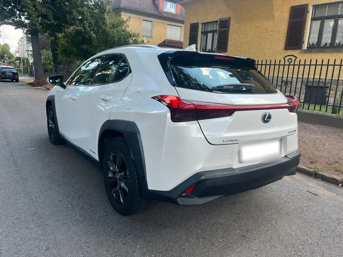 Gebraucht Lexus UX 250h Launch Edition 184 PS (135 kW) 2020 Weiß SUV