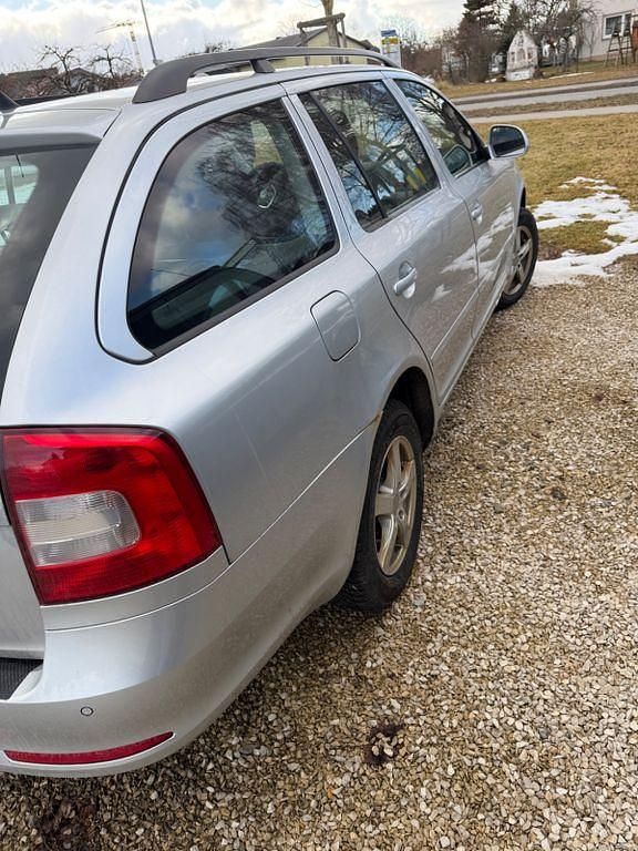 Gebraucht Skoda Octavia Ambition 105 PS (77 kW) 2013 Silber Kombi