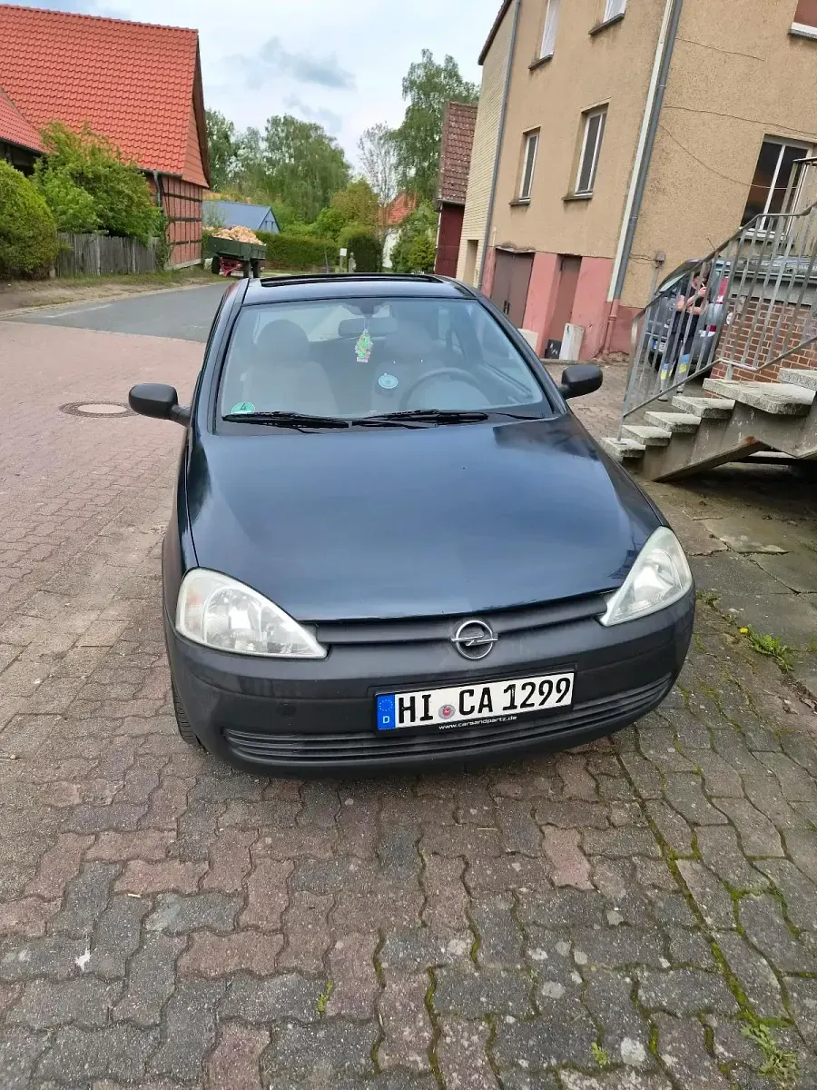 Używany Opel Corsa 58 KM (42 kW) 2002 Niebieski Hatchback