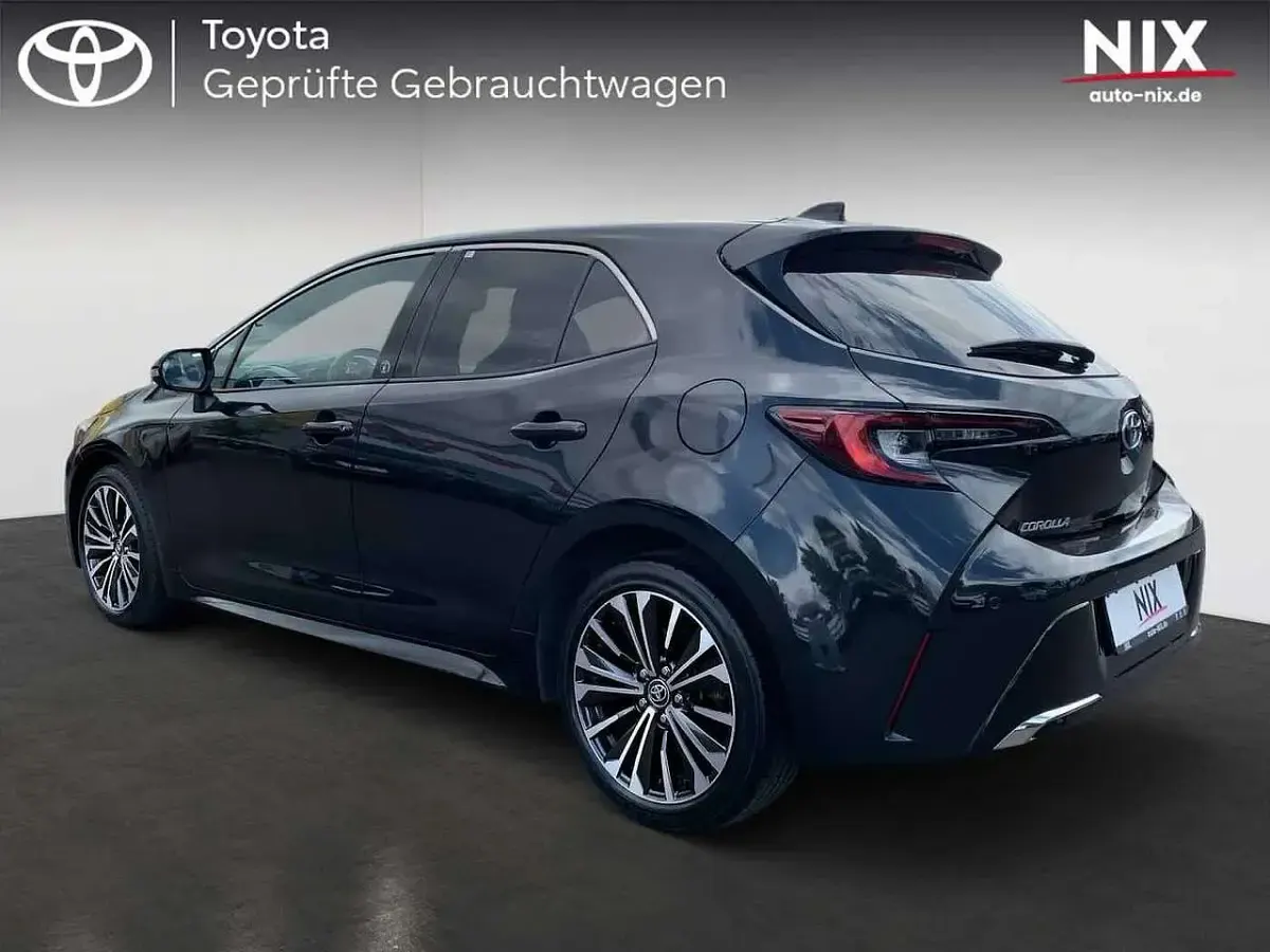 Gebraucht Toyota Corolla Team 140 PS (102 kW) 2023 Black mica Limousine