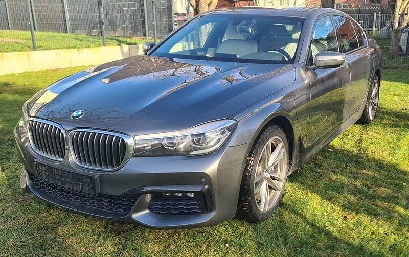 Gebraucht BMW 740 iPerformance 326 PS (239 kW) 2017 Grau Limousine