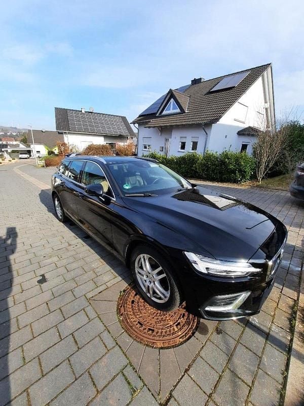 Schwarz Gebraucht 2020 Volvo V60 Inscription Kombi | 23.500 € (Superpreis) - Bild 1/4