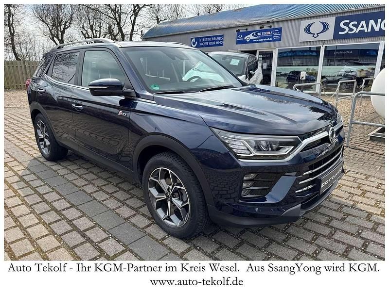 Dandy blue metallic bas Gebraucht 2022 Ssangyong Korando SUV | 19.980 € (Fairer Preis) - Bild 1/4