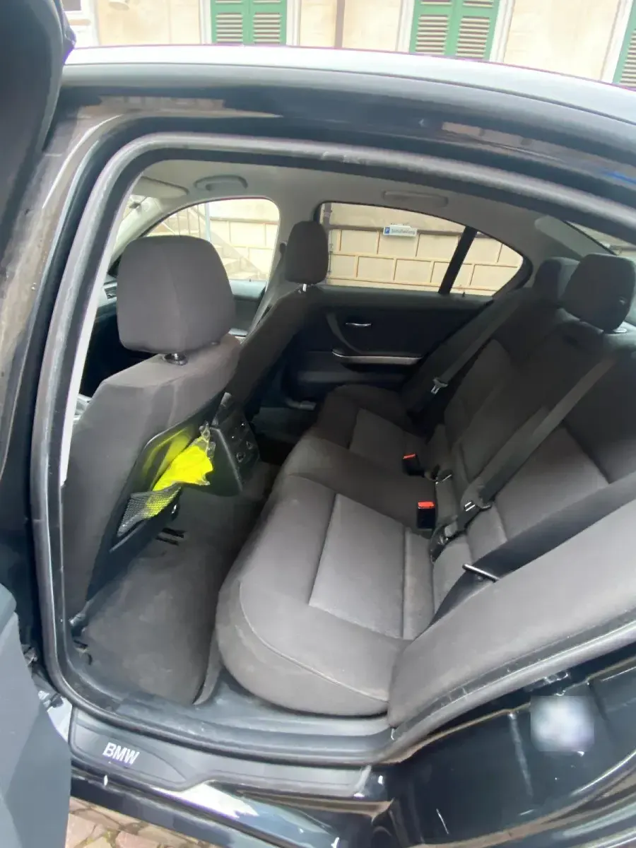 Używany BMW 320 150 KM (110 kW) 2006 Czarny Sedan/Limuzyna