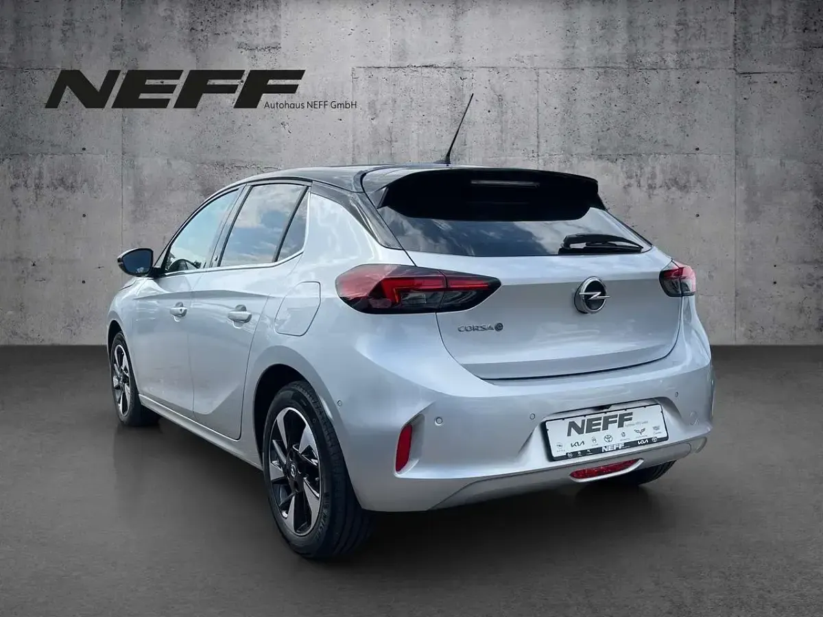 Gebraucht Opel Corsa-e Elegance 100 kW (136 PS) 2023 Silber Kleinwagen