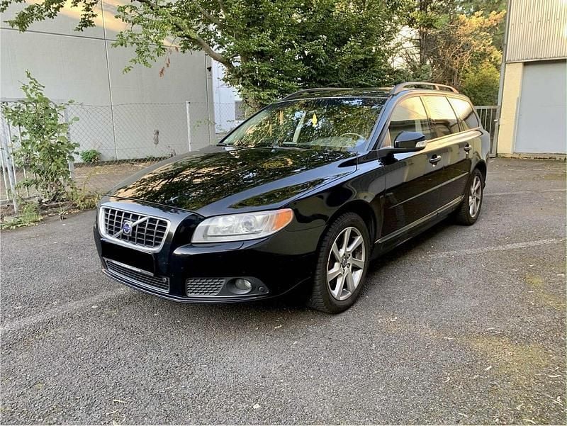 Schwarz Gebraucht 2009 Volvo V70 Momentum Kombi | 3.650 € (Guter Preis) - Bild 1/4