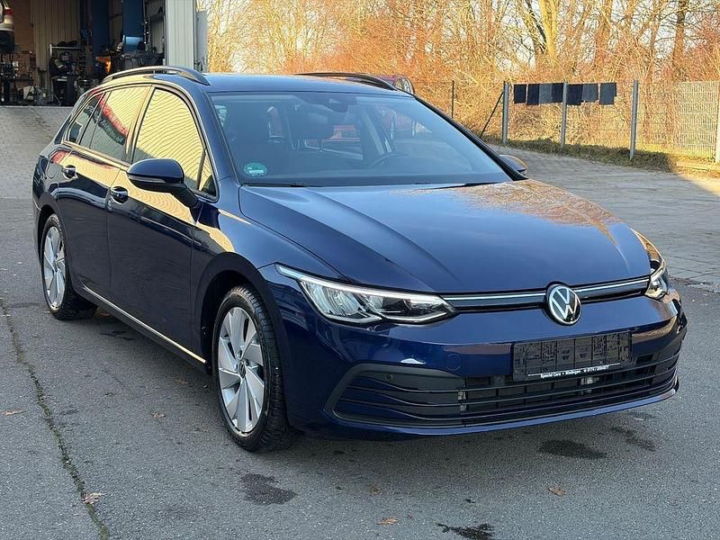 Blau Gebraucht 2021 VW Golf VIII Life Kombi | 17.990 € (Guter Preis) - Bild 1/4