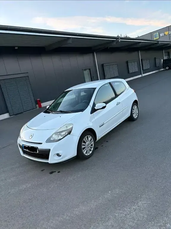 Gebraucht Renault Clio II Dynamique 75 PS (55 kW) 2010 Weiß Limousine