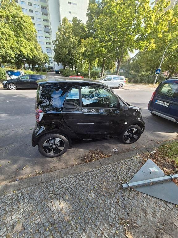Schwarz Gebraucht 2023 Smart ForTwo Electric Drive Coupé | 13.000 € (Etwas zu teuer) - Bild 1/4