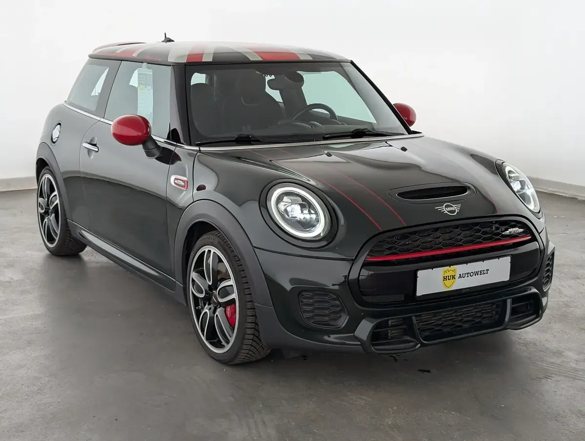 Gebraucht Mini John Cooper Works 231 PS (169 kW) 2019 Rebel green Kleinwagen