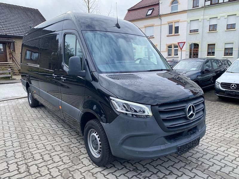 Gebraucht Mercedes Sprinter 163 PS (119 kW) 2019 Schwarz/baltic black Van
