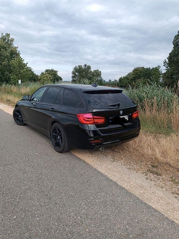Schwarz Gebraucht 2015 BMW 316 Advantage Kombi | 7.600 € (Fairer Preis) - Bild 1/3