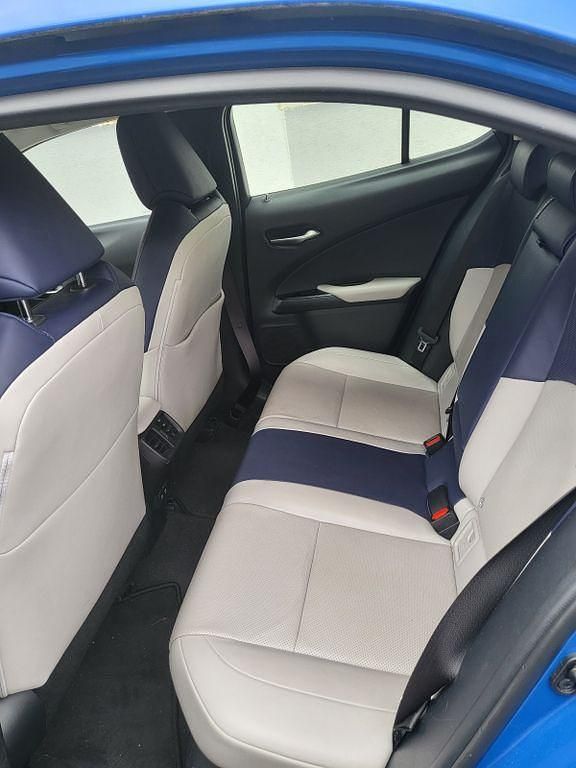 Gebraucht Lexus UX 250h E-FOUR Luxury Line 184 PS (135 kW) 2019 Blau SUV