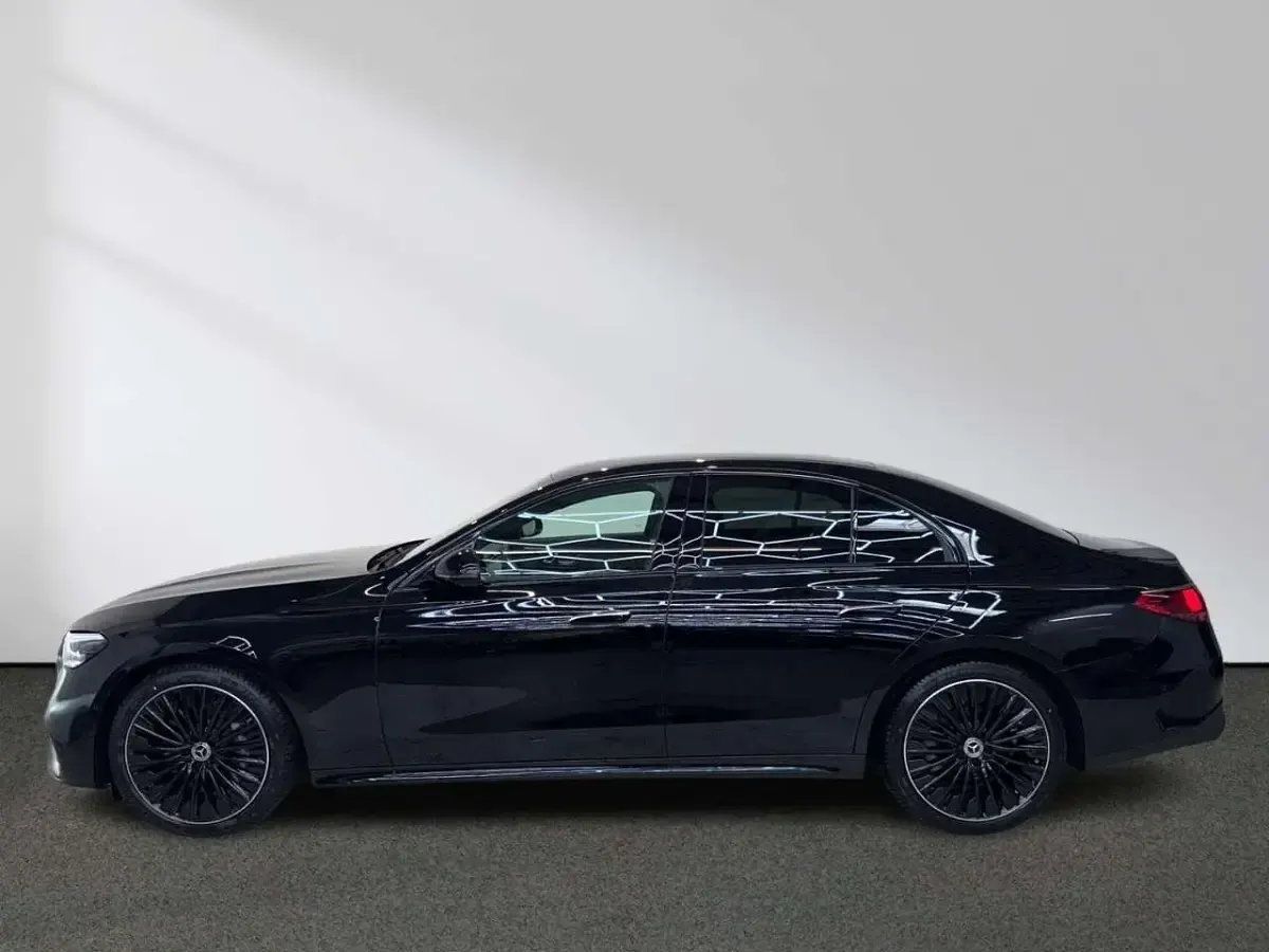 Gebraucht Mercedes E220 AMG 197 PS (144 kW) 2026 Schwarz Limousine