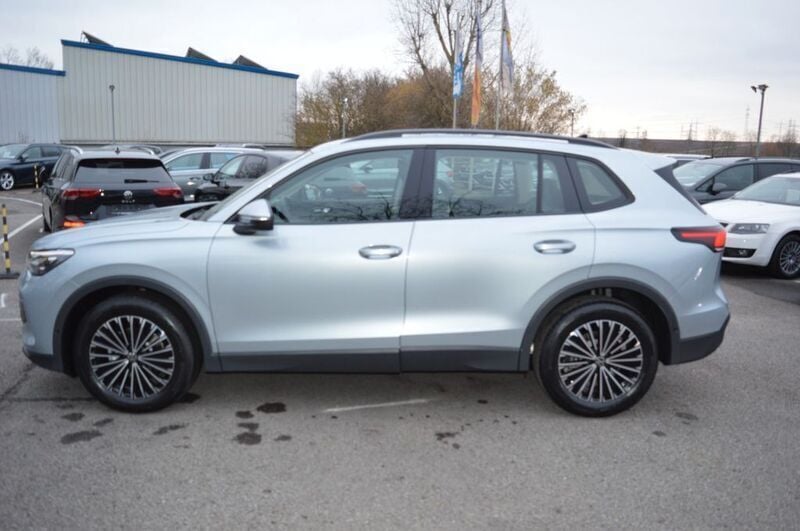 Silber Neu 2025 VW Tiguan Business SUV | 39.390 € (Guter Preis) - Bild 1/4