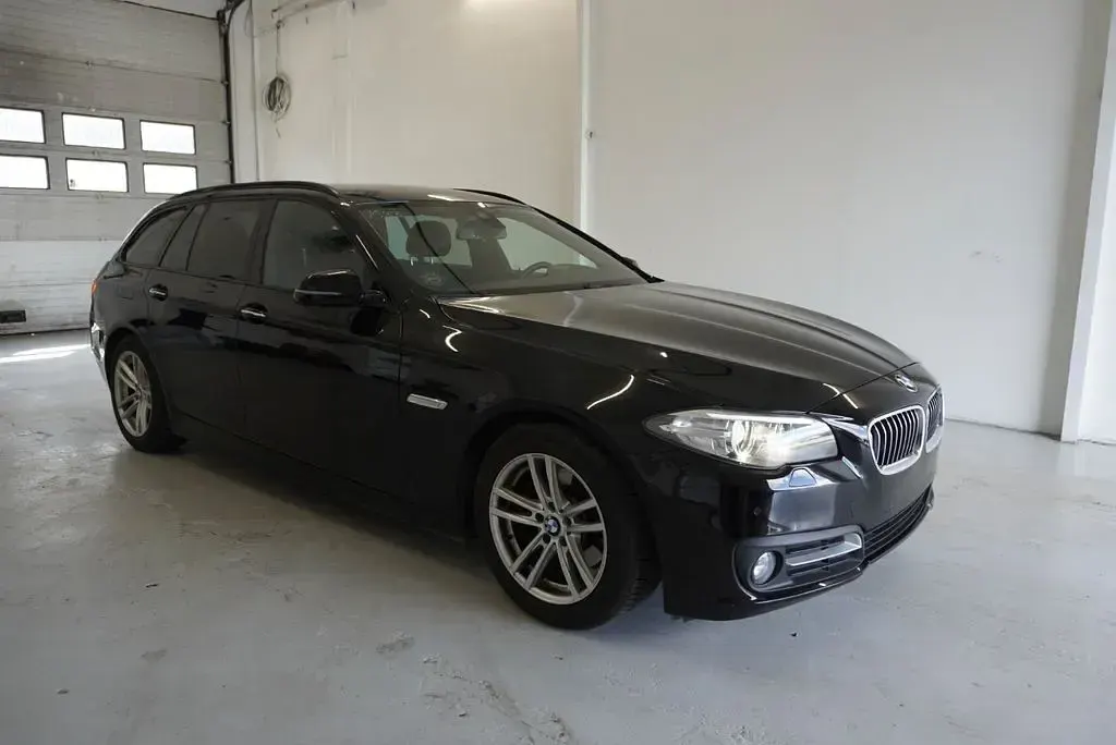 Używany BMW 520 Performance 190 KM (139 kW) 2016 Czarny Sedan/Limuzyna