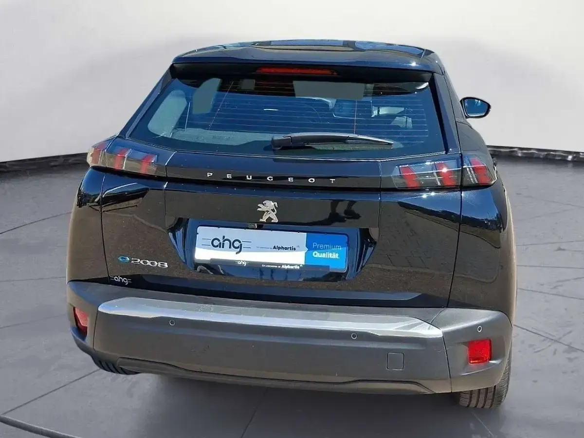 Gebraucht Peugeot e-2008 100 kW (136 PS) 2022 Schwarz SUV