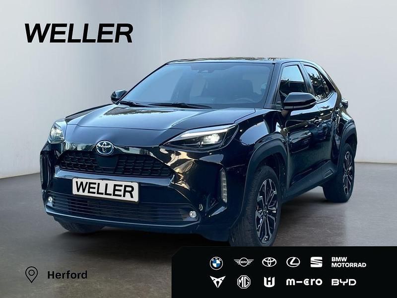 Schwarz Gebraucht 2021 Toyota Yaris Cross Team SUV | 23.490 € (Fairer Preis) - Bild 1/3