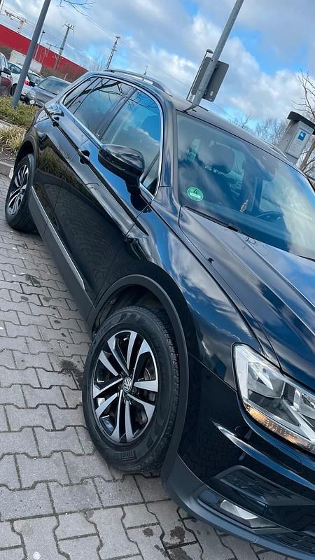 Schwarz Gebraucht 2019 VW Tiguan IQ Drive SUV | 23.000 € (Fairer Preis) - Bild 1/4
