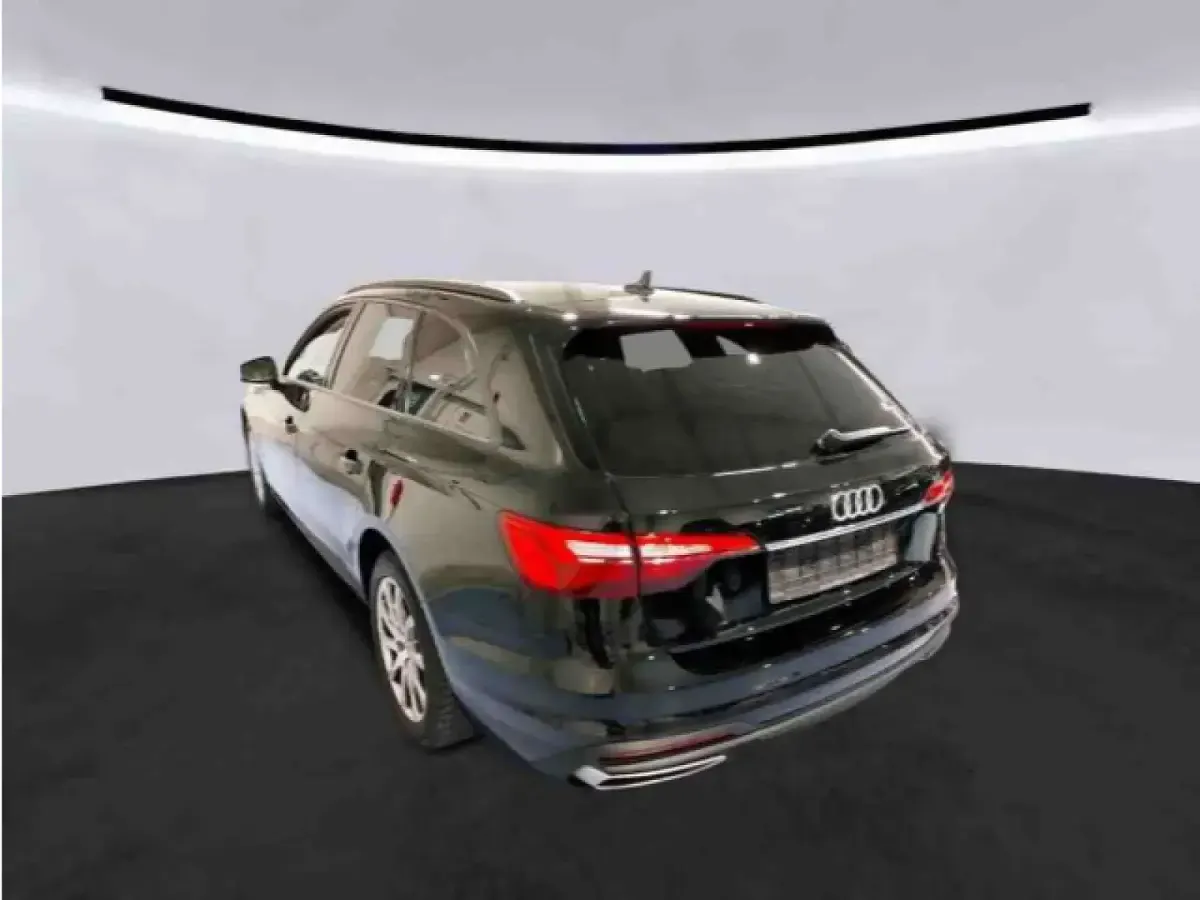 Gebraucht Audi A4 Basis 150 PS (110 kW) 2022 Mythosschwarz metallic Kombi