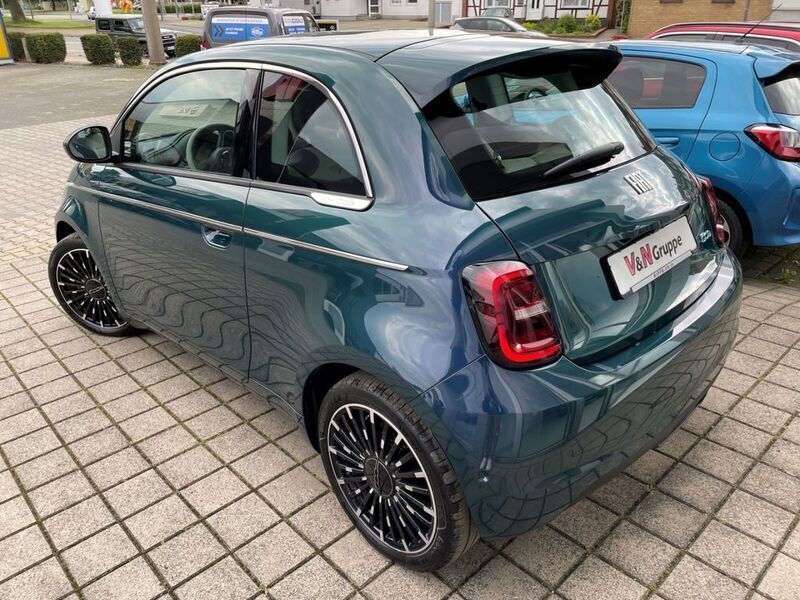 Gebraucht Fiat 500e 86 kW (118 PS) 2023 Ozean grün Limousine