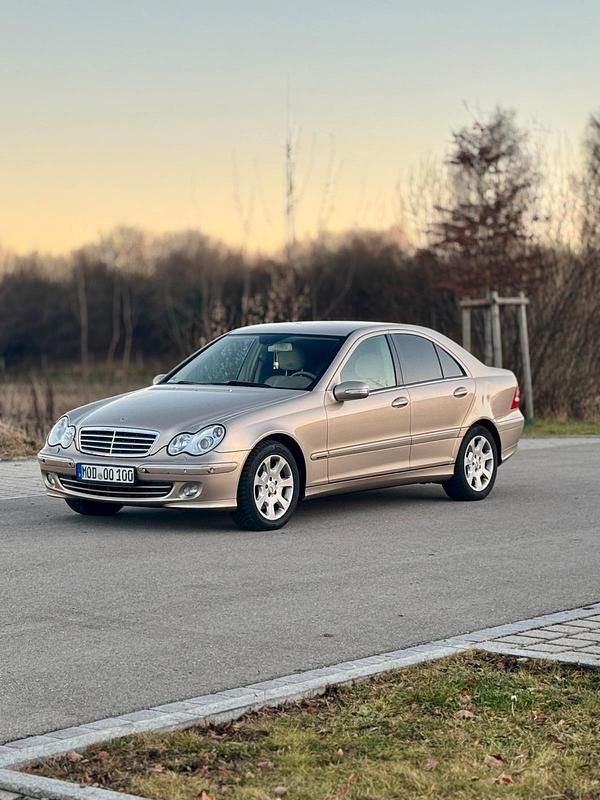 Gebraucht Mercedes C320 218 PS (160 kW) 2005 Gold Limousine