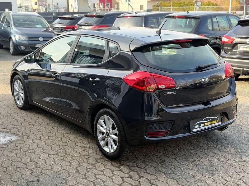 Gebraucht Kia Ceed 99 PS (72 kW) 2017 Schwarz Kleinwagen