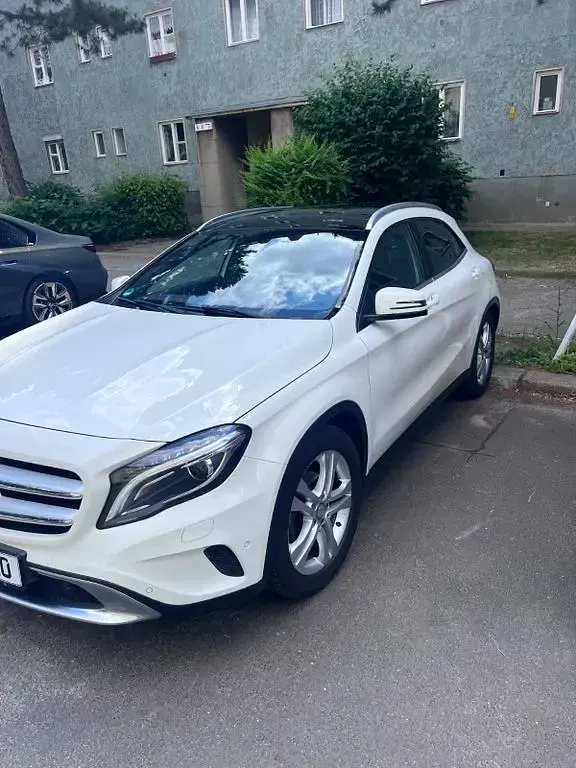 Gebraucht Mercedes GLA180 Urban 122 PS (89 kW) 2017 Weiß SUV