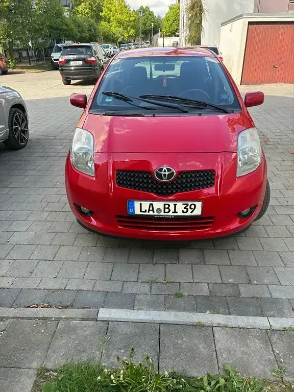 Gebraucht Toyota Yaris Cool 87 PS (63 kW) 2008 Rot Kleinwagen