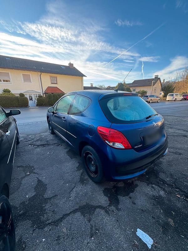 Gebraucht Peugeot 207 95 PS (69 kW) 2011 Blau Kleinwagen