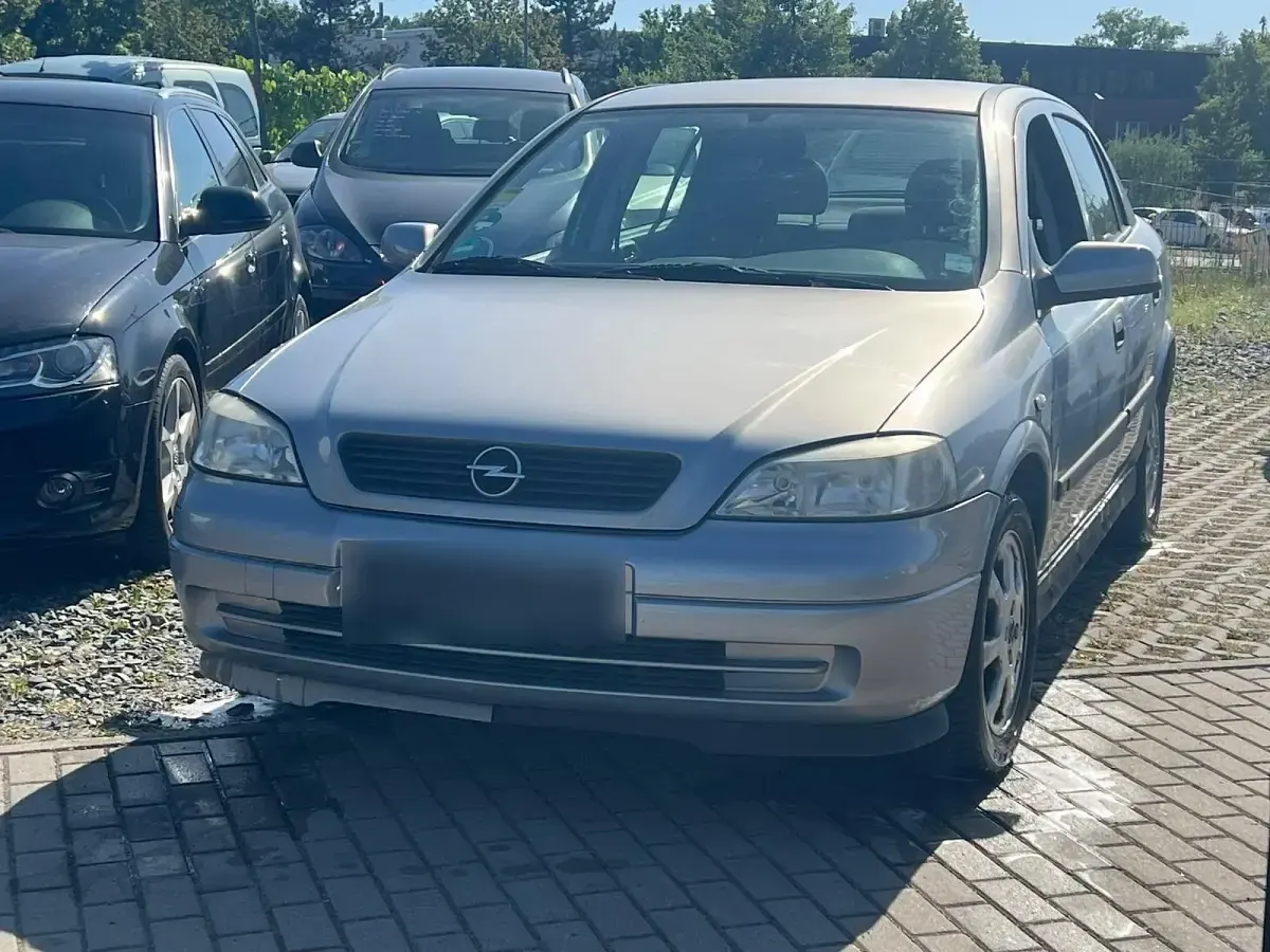 Gebraucht Opel Astra 74 PS (54 kW) 2001 Silber Limousine