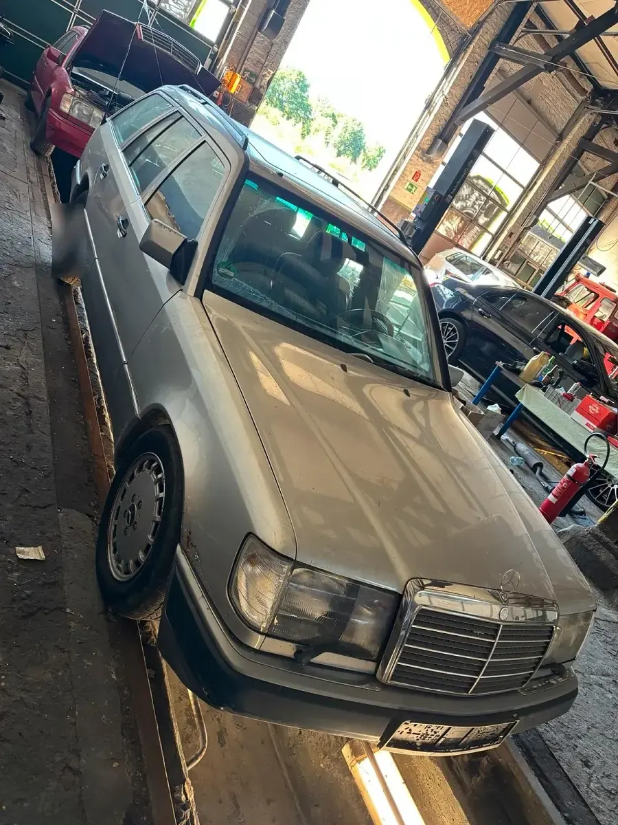 Gebraucht Mercedes E280 1993 Silber Kombi