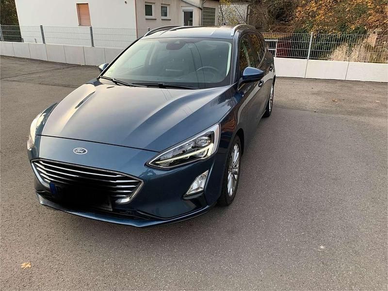 Blau Gebraucht 2019 Ford Focus Titanium Kombi | 12.600 € (Fairer Preis) - Bild 1/4