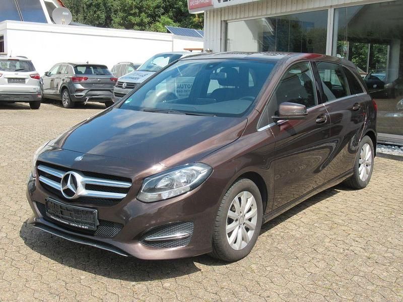 Gebraucht Mercedes B180 109 PS (80 kW) 2015 Braun Van / Kleinbus