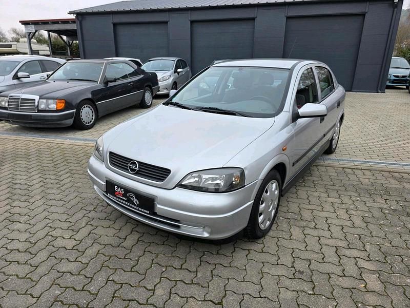 Gebraucht Opel Astra 101 PS (74 kW) 1998 Silber Limousine
