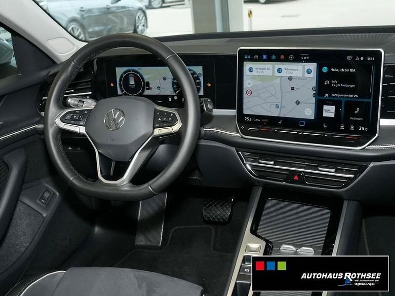 Gebraucht VW Passat Elegance 150 PS (110 kW) 2025 Oyster silver metallic Kombi