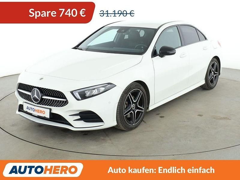 Weiß Gebraucht 2022 Mercedes A200 AMG line Limousine | 30.450 € (Etwas zu teuer) - Bild 1/3
