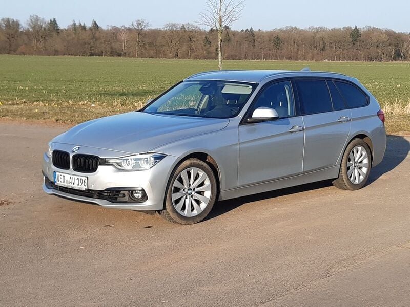 Silber Gebraucht 2018 BMW 320 Advantage Kombi | 18.800 € (Fairer Preis) - Bild 1/4