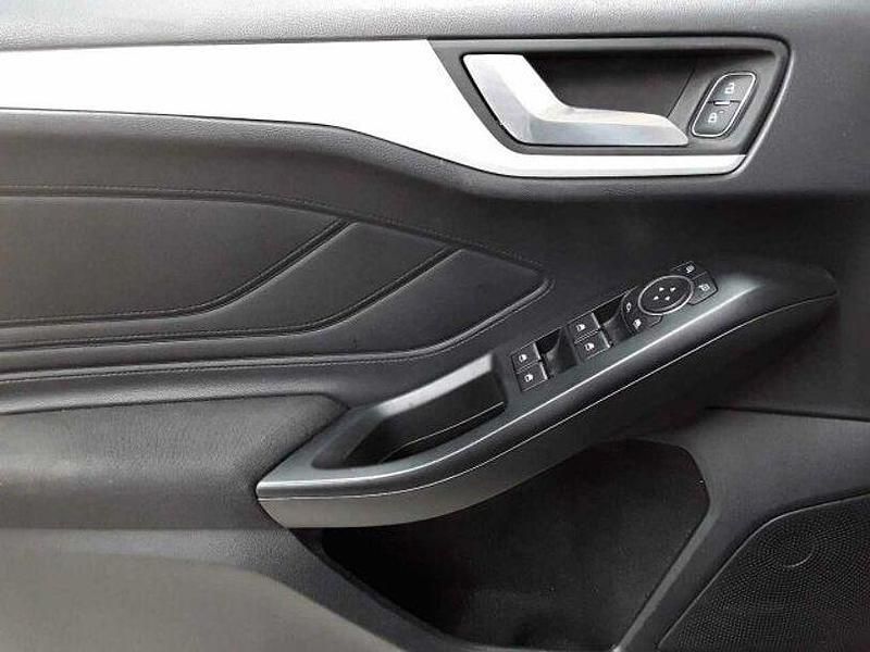 Gebraucht Ford Focus Cool & Connect 120 PS (88 kW) 2021 Grau Limousine