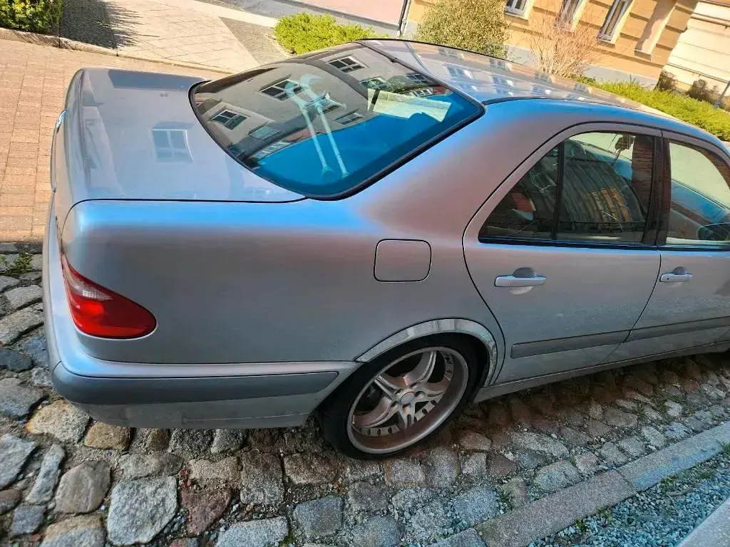 Gebraucht Mercedes E280 204 PS (150 kW) 1999 Silber Limousine