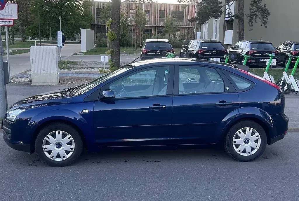 Używany Ford Focus Titanium 116 KM (85 kW) 2005 Niebieski Sedan/Limuzyna