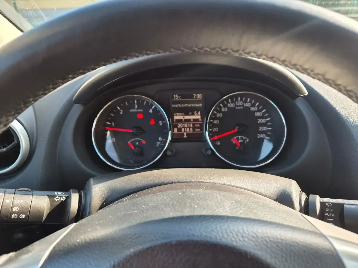 Gebraucht Nissan Qashqai I-Way 150 PS (110 kW) 2011 Violett SUV