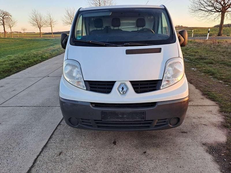 Weiß Gebraucht 2012 Renault Trafic Van | 4.999 € (Guter Preis) - Bild 1/4