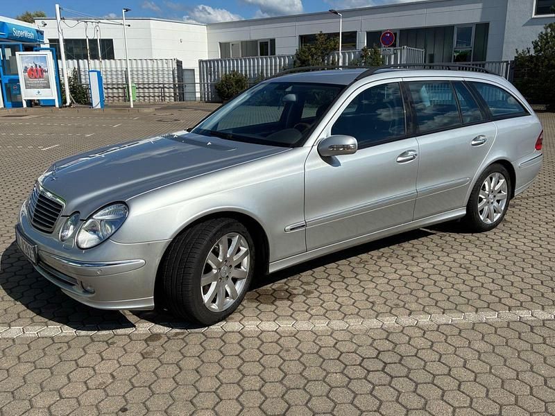 Silber Gebraucht 2004 Mercedes E500 Avantgarde Kombi | 9.999 € (Teuer) - Bild 1/4